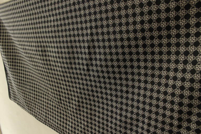 LINNETリネンプリント<br />
          ルールー・黒×Flax